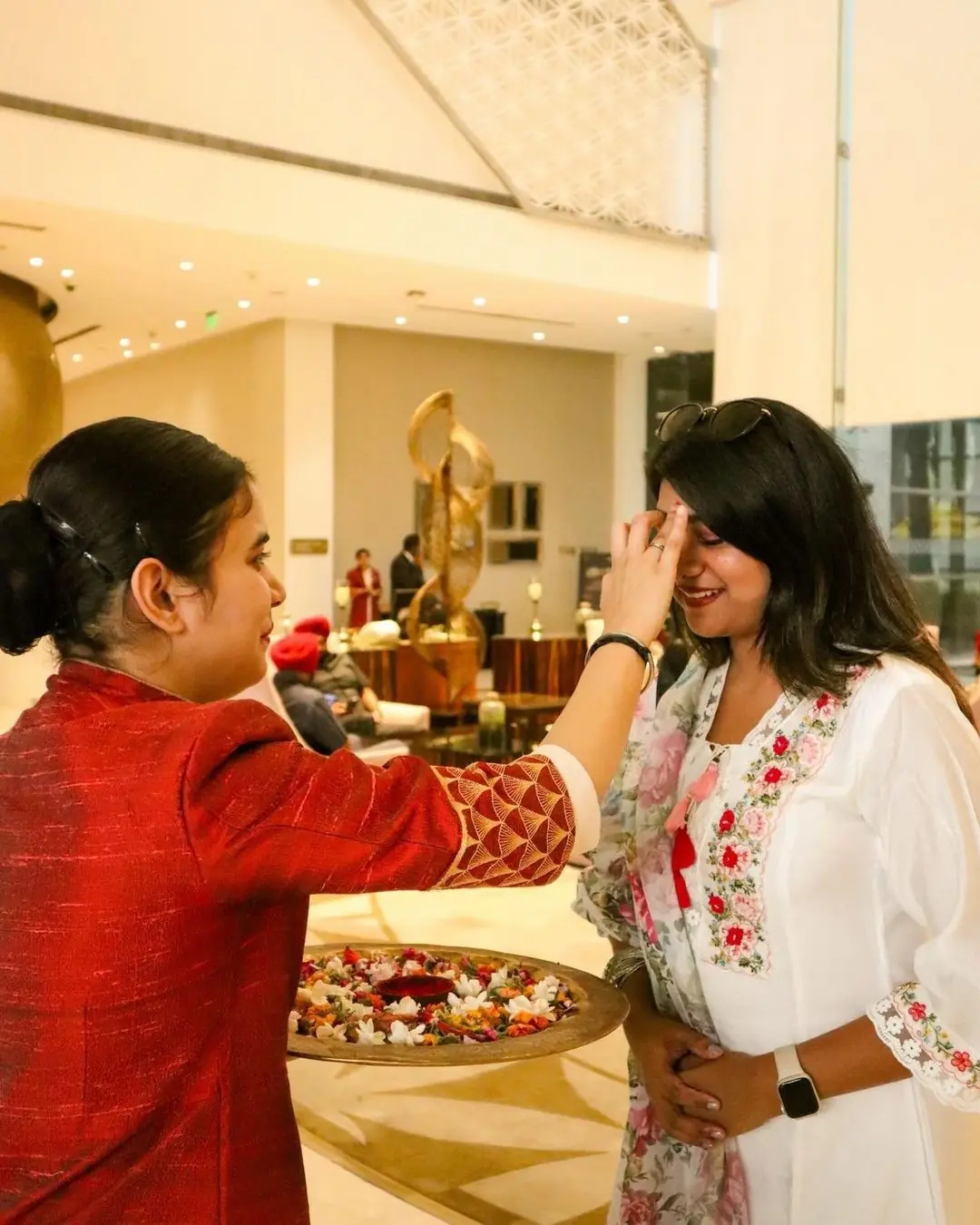 Weddings: Hostesses